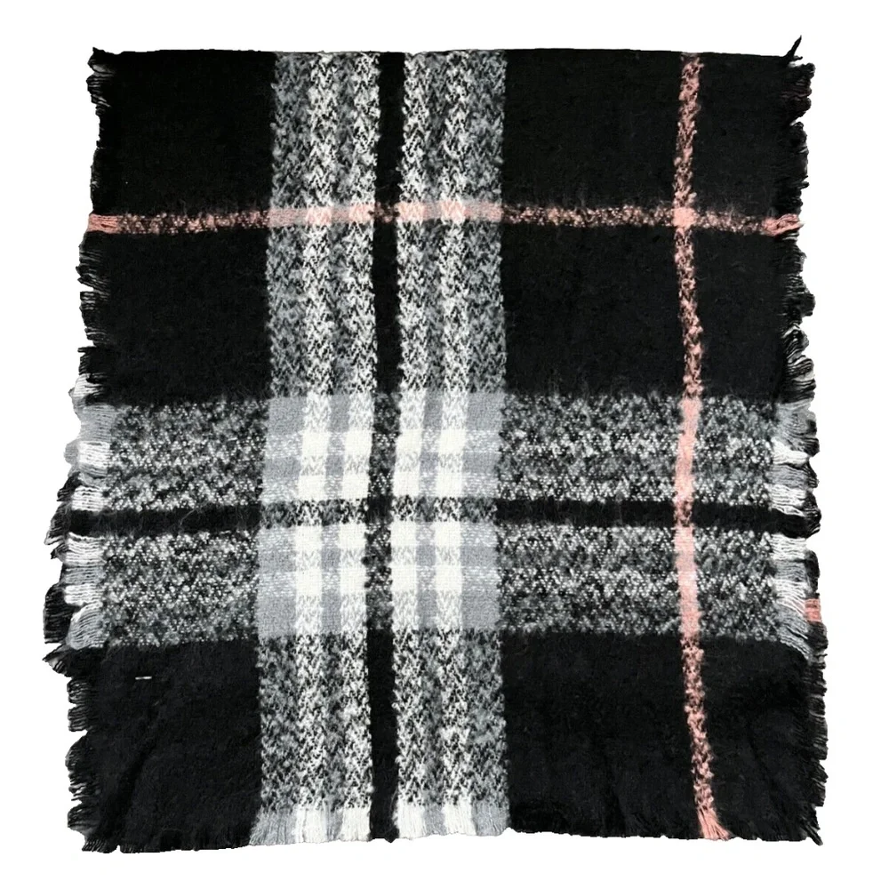 (NWT) Cashmink by V. Fraas Women's Bouclé Black Plaid Wrap Scarf